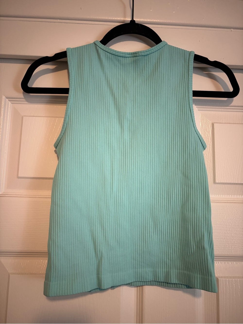 Ribbed Keyhole Tank Top - Picture 2 of 2